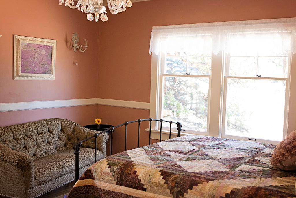 The Golden Leaf Inn Estes Park Room photo
