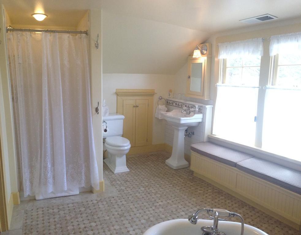 The Golden Leaf Inn Estes Park Room photo